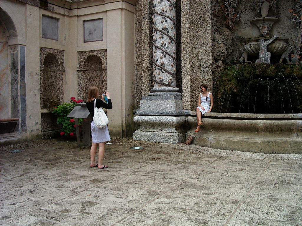 The girls at the villa d'Este